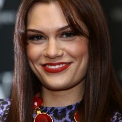 Jessie J Bugil di Video Klip Silver Lining