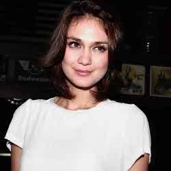 Luna Maya, Spesialis Model Video Klip Lagu Galau