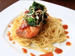 Terbaru dari Pastis Kitchen & Bar, Grilled Salmon dan Mushroom Ravioli