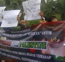 Mahasiswa Surabaya Desak Pemerintah Boikot Produk Israel