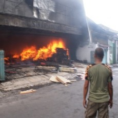 Kebakaran Ludeskan Toko dan Gudang Meubel
