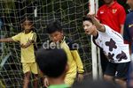 Kim Kurniawan Latih Siswa SD