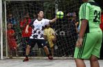 Kim Kurniawan Latih Siswa SD
