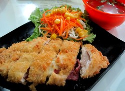 Wouw! Chicken Cordon Bleu yang Renyah Ini Harganya Rp 19.000!