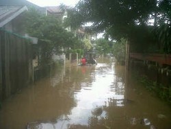 Korban Banjir di Kompleks IKPN Bintaro Butuh Makanan Matang