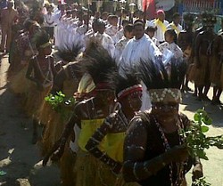 Tarian Adat Meriahkan Peresmian Gereja di Timika