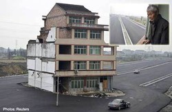 Wow.. Tak Mau Digusur, Keluarga Ini Tinggal di Jalan Raya