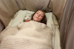 Alergi Teknologi, Wanita Ini Rela Ngandang 18 Jam