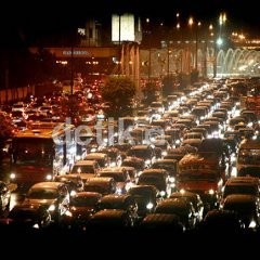  Atasi Macet, Pajak Mobil dan Parkir akan Dinaikkan Jokowi