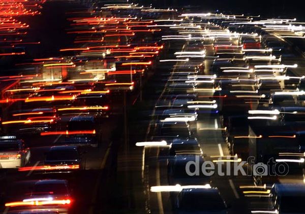 Hujan Lumpuhkan Jakarta