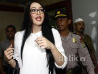 Nazar Sakit, Sidang Angie Ditunda