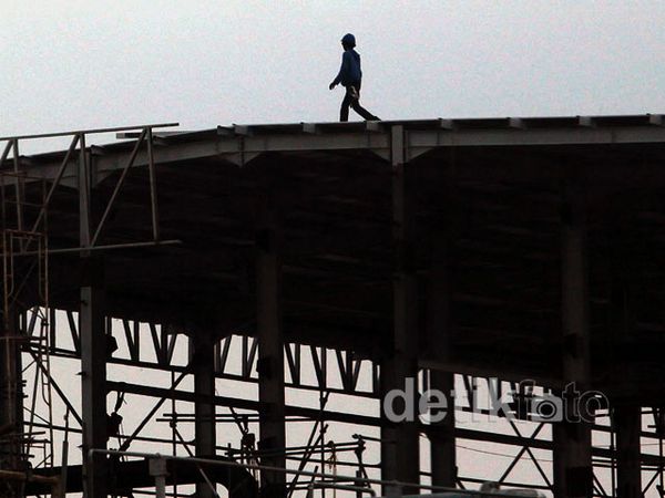 Menantang Ketinggian Demi Keluarga