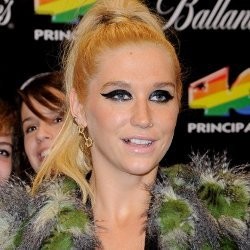 Vokalis & Drummer The Strokes Eksis di Album Ke$ha