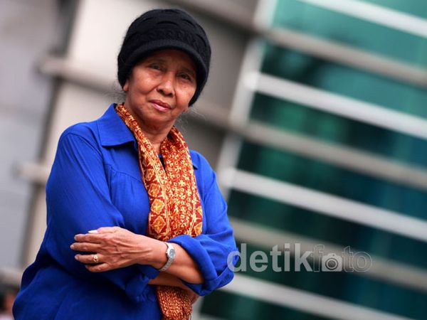 Aty Kanser Tetap Semangat di Usia Senja