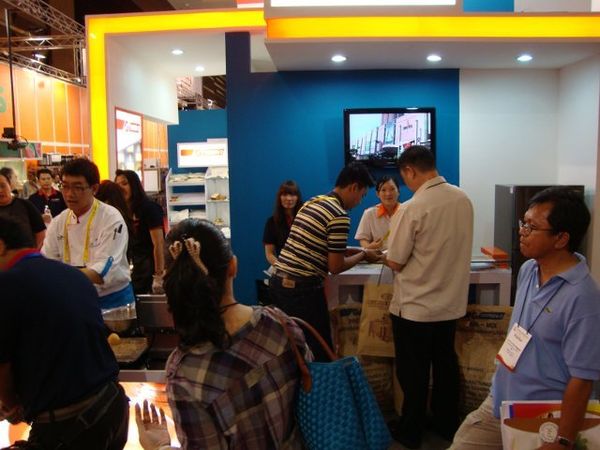 Di Interfood 2012, Ada Kacamata Khusus untuk Mengiris Bawang!