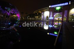 Belum terlihat umbul-umbul dan aksesoris yang berkaitan dengan Piala AFF 2012.
