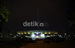 Stadion itu tampak seperti biasanya, sepi dan tak ramai dengan atribut apapun.