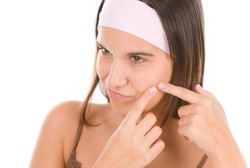 Sudah Tua Masih Jerawatan? Mungkin Ini Penyebabnya