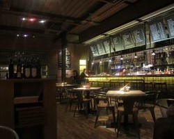 Hangout di Resto Berkonsep Glass House, Parc 19 Kemang
