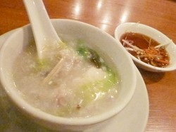 Ketagihan Bubur Plus Ayam Panggang Hong Kong