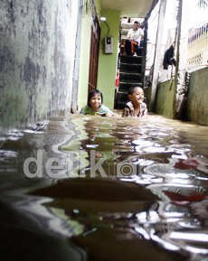 8 RT di Kampung Makasar Jaktim Direndam Banjir 1 Meter