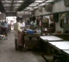 Pedagang Daging di Pasar Pabean Kosong Melompong