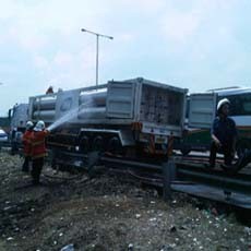 Penyebab Truk Tangki Terbakar di Exit Tol Tandes karena Ban Meletus