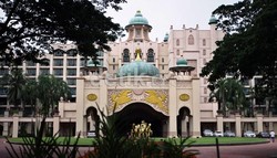 Para pemian timnas akan menginap di hotel bintang lima itu hingga Piala AFF 2012 berakhir.