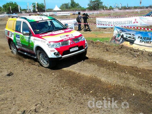 Mitsubishi Ajak Warga Makassar Rasakan Sensasi Rally Pajero Dakkar