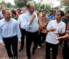 Jokowi Ajak Menteri Norwegia Jalan-jalan di Bundaran HI