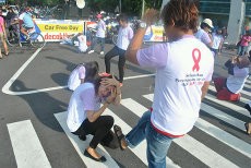 Kampanye Anti Kekerasan Perempuan, WN Jerman Ikut Menari di Jalan