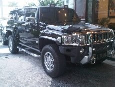 Mengintip Mobil Hummer Milik Bakal Cagub Riau Indra