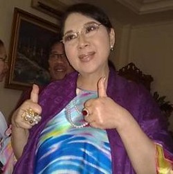  Jenguk Hartati, Titiek Puspa Tidak Malu Punya Sahabat Tersangka Korupsi