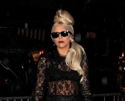 35 Fans Menyusup ke Garasi, Lady Gaga Malah Membuat Humor