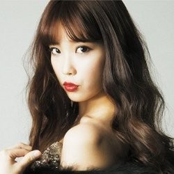 IU Tampil Seksi untuk Kalender Jepang
