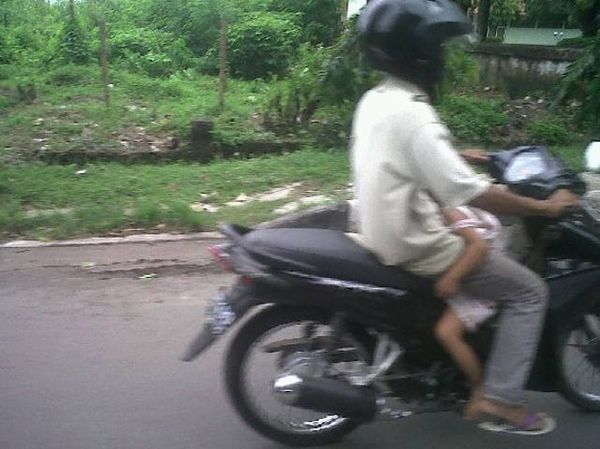 Boncengan Anak Berbahaya