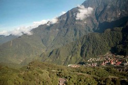 Indahnya Alam Mimika dari Ketinggian 14.000 Kaki