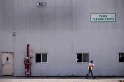 Wah, Ada Sekolah Mirip Hogwarts di Rimba Papua!