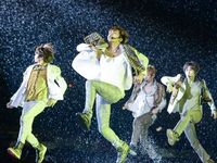 Hujan Warnai Konser di Atas Air SM Town Singapura