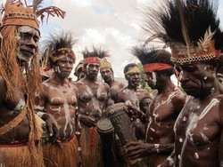 Dari Ulat Sagu Sampai Jelajah Sungai Papua ala Suku Kamoro