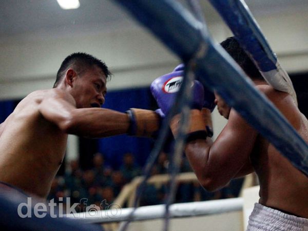 Bukkk....Marinir Kandaskan Petinju Profesional