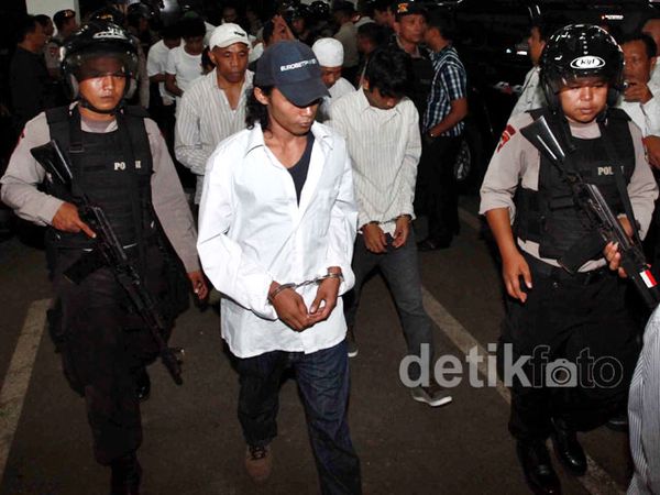 99 Terdakwa Bentrok Cengkareng Tiba di PN Jakbar