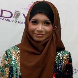 Rossa Belum Siap Perkenalkan Sang Calon Kekasih