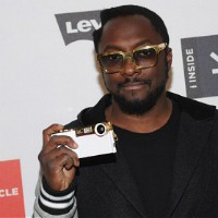 Will.i.am Klaim Bisa Ubah Smartphone jadi Ponsel Jenius