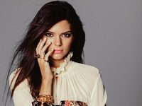 Lihat Pose Kendall, Kim Kardashian Patut Iri!