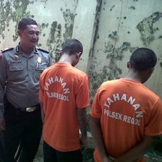 Kakak Adik Kompak Nodong Penumpang Angkot
