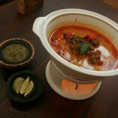 Dingin-dingin Santap Sop Balung Khas Bali, Enaak!