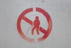 Berani Pipis Sembarangan di Inggris, Siap-siap Dipermalukan Keliling Kota!