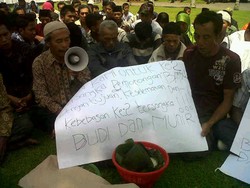 Rapikan Pohon Bambu Dipenjara, Ratusan Warga Kirim Nasi Tumpeng ke Jaksa