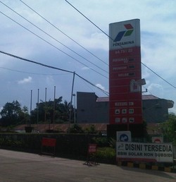Antre Berjam-jam Untuk Dapat BBM, Warga Kalimantan Ngiri dengan Jawa